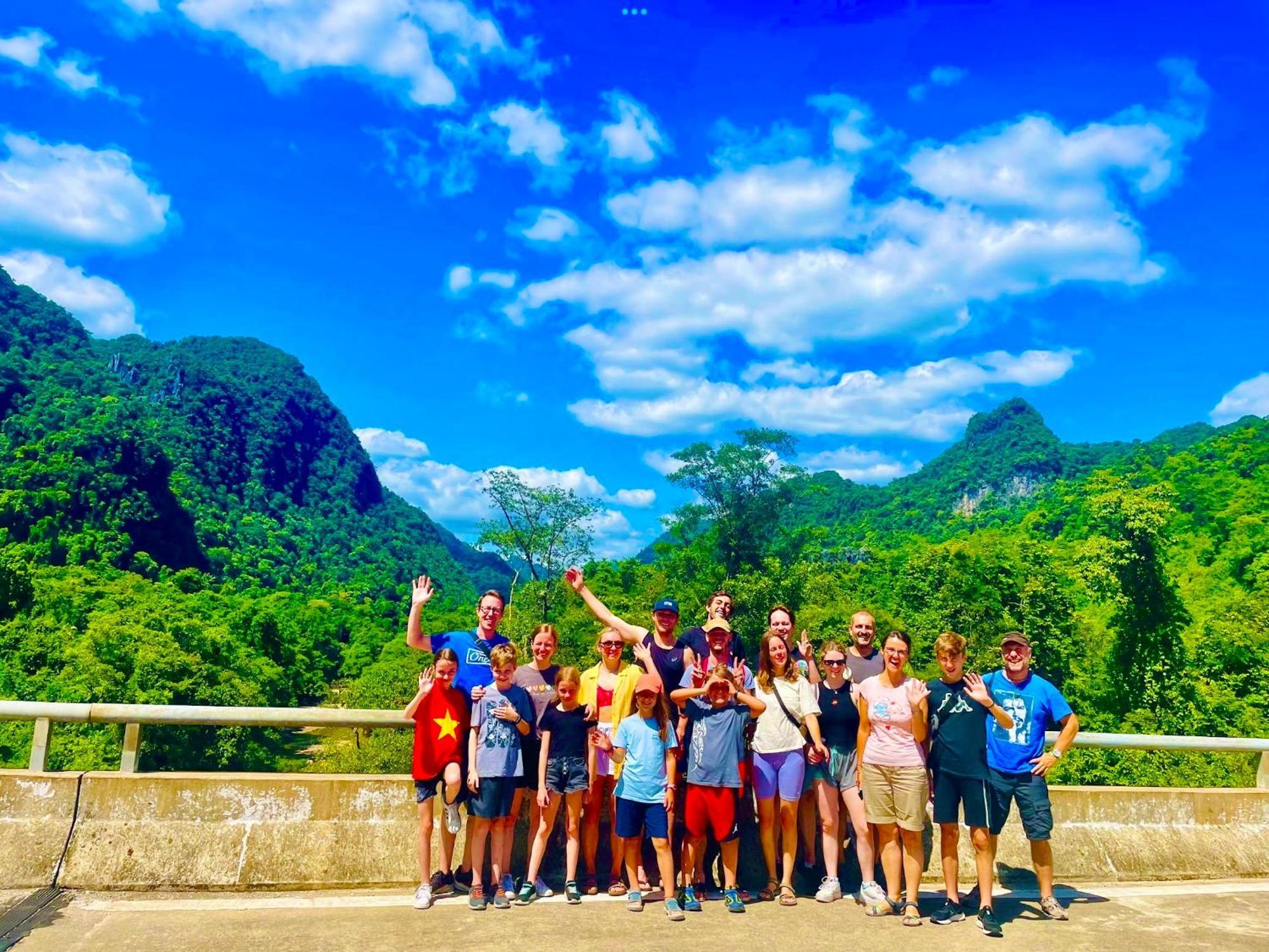 Yolo Pool Bar Villas & Garden Restaurant Phong Nha Eksteriør billede